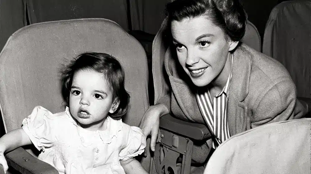 Liza Minnelli enfant avec sa mère Judy Garland