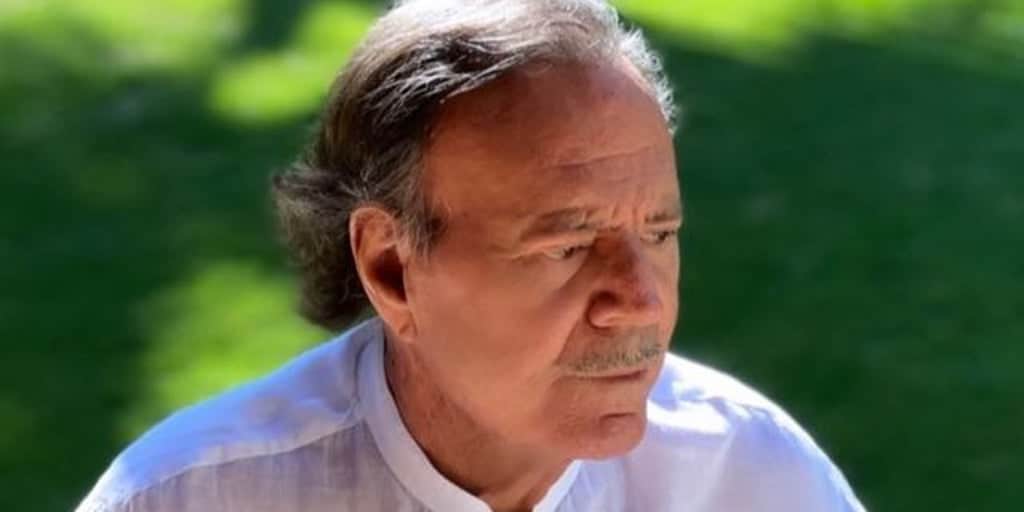 Julio Iglesias aujourd'hui, souriant et serein
