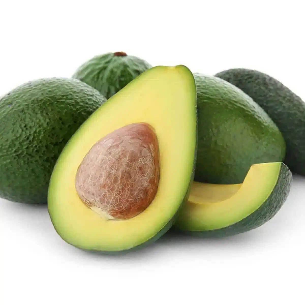 Avocat coupé en deux montrant sa chair verte