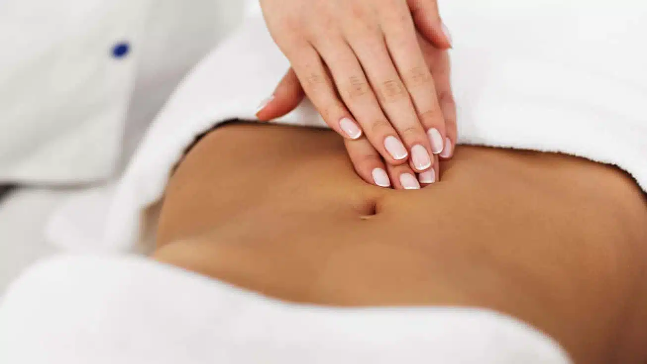 Massage abdominal pour la digestion
