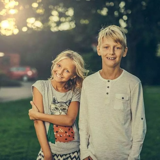 les frères et sœurs les plus jeunes sont les plus drôles