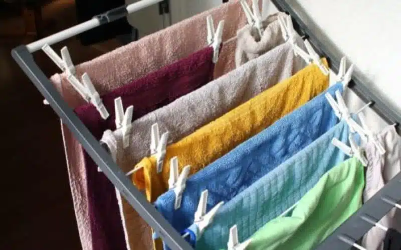 Linge séchant à l'intérieur
