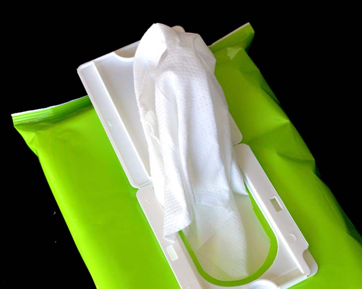 Une boite à lingettes humides - source : spm