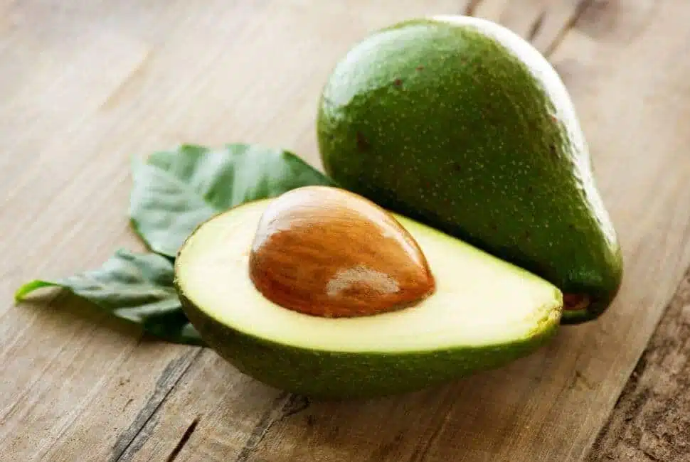 Avocat coupé en deux
