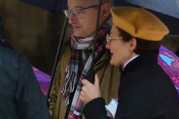 Photo des grands-parents d'Émile lors d'une conférence de presse