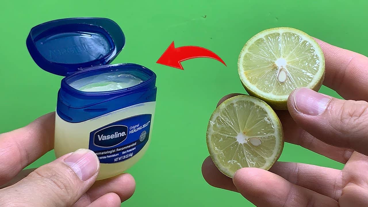 Mélange vaseline et citron préparé dans un bol