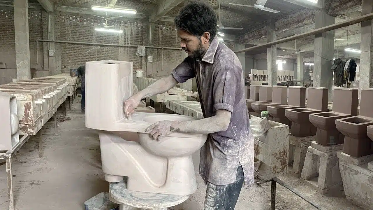 Processus de fabrication de sanitaires en porcelaine