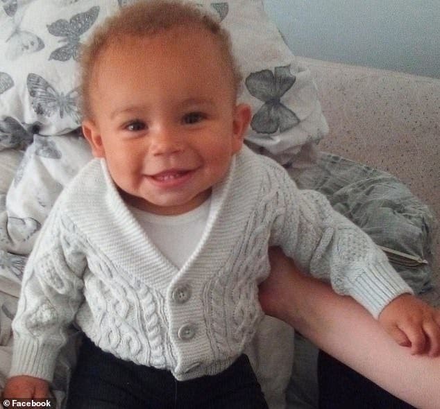 Une mère est inconsolable après que son bébé ait été jeté d’un pont