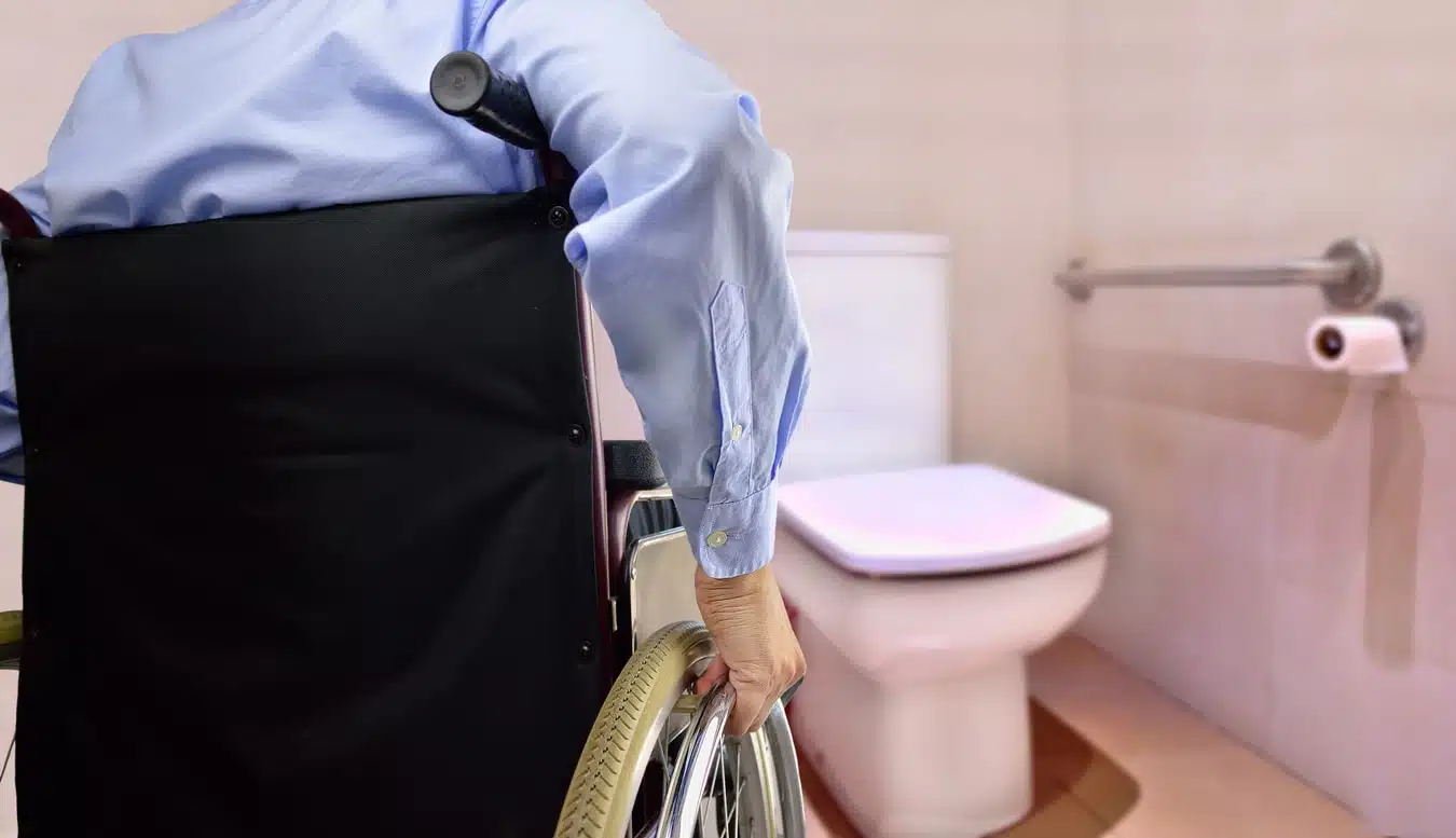 Toilettes adaptées PMR