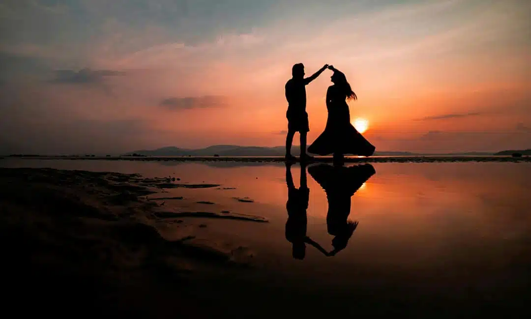Couple heureux avec différence d'âge
