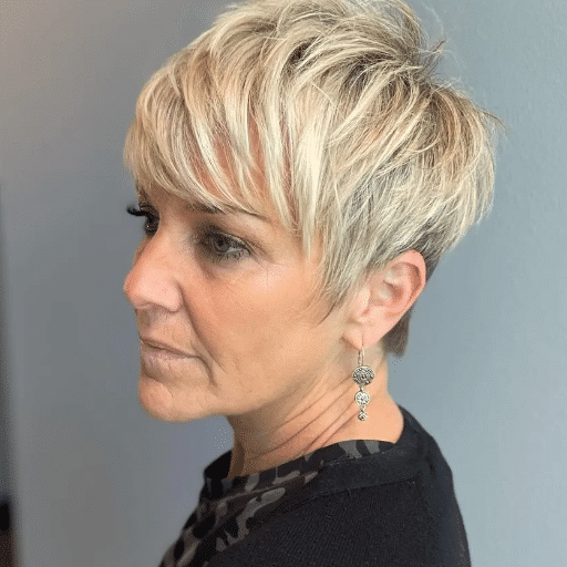 Variantes de coupes pixie pour femmes de plus de 60 ans