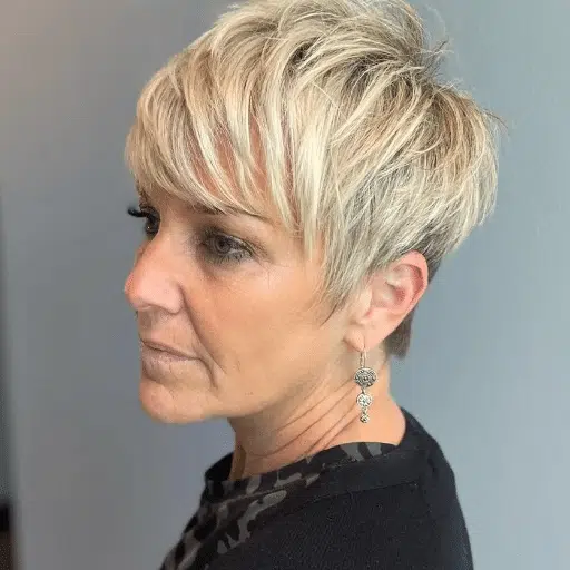 Variantes de coupes pixie pour femmes de plus de 60 ans