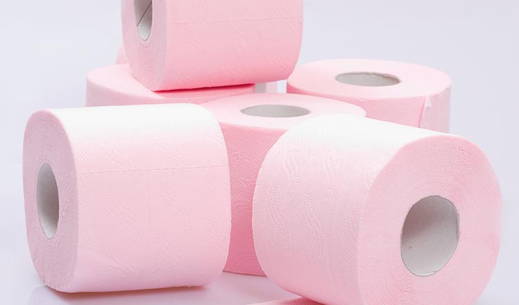 Papier toilette rose roulé