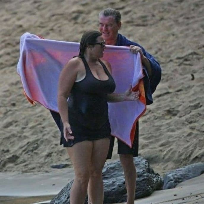 Pierce Brosnan regard tendre envers son épouse