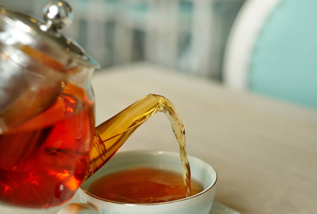 Int&eacute;rieur chaleureux et raffin&eacute; d'une maison, &eacute;voquant un refuge s&ucirc;r