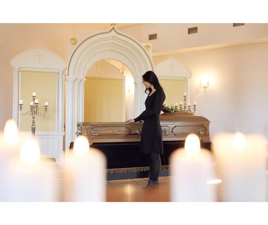 Illustration d'une personne rêvant, avec une silhouette éthérée d'un proche