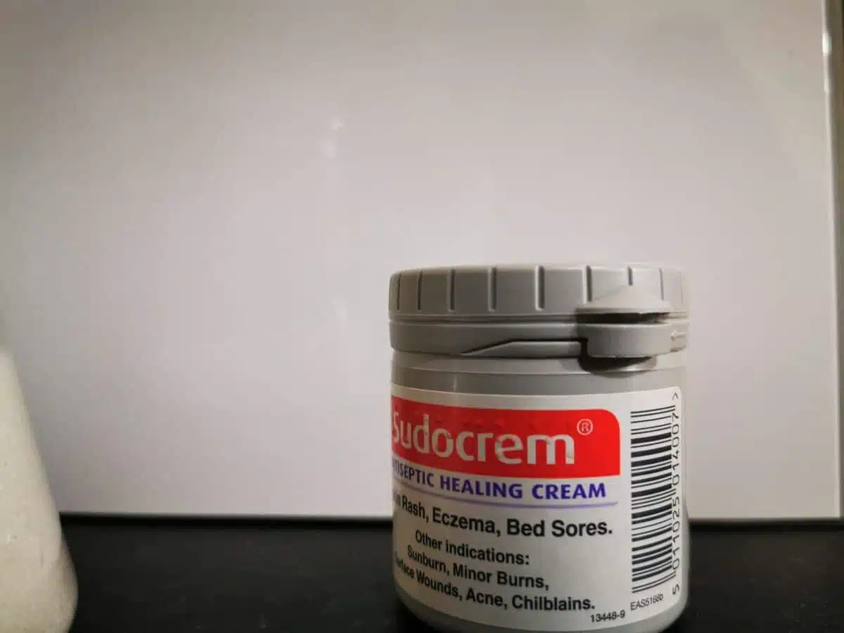 Pot de Sudocrem ouvert
