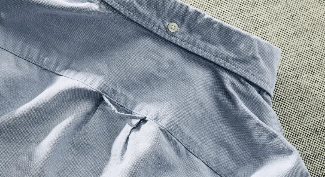 Détail de couture d'une chemise de qualité