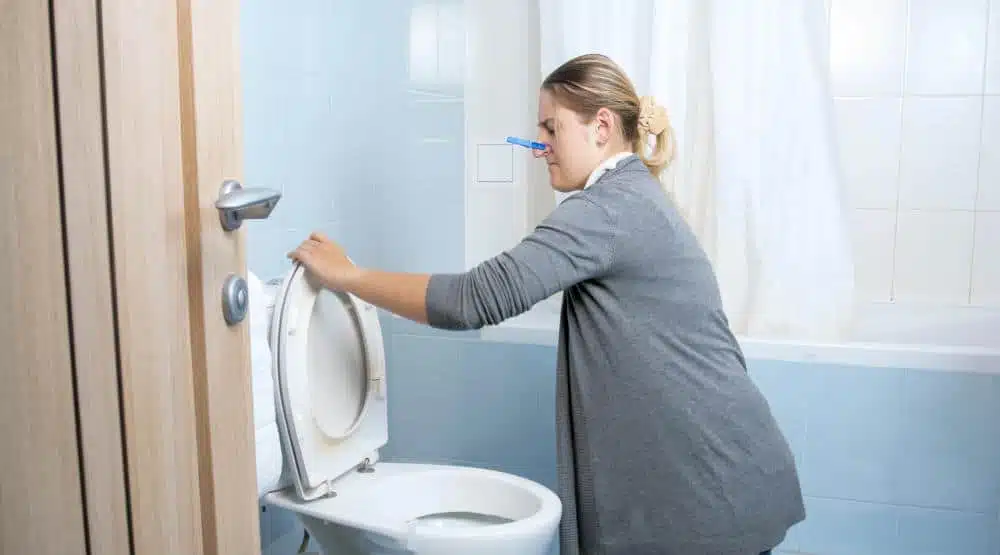 Problème d'odeurs dans une salle de bain