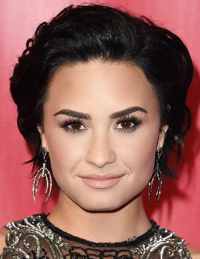 La forme des sourcils détermine votre profonde personnalité