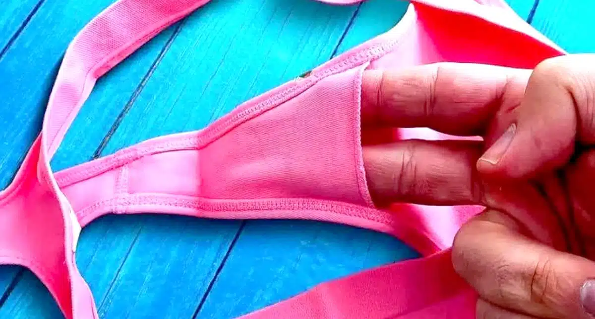 Femme active portant une culotte, illustrant le confort et la liberté de mouvement