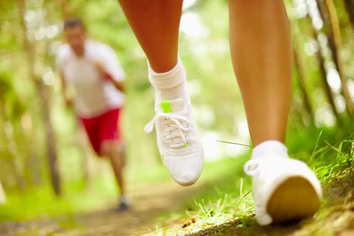 Personne faisant du sport en extérieur