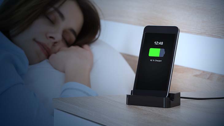 Il faut retirer le téléphone quand la batterie est chargée
