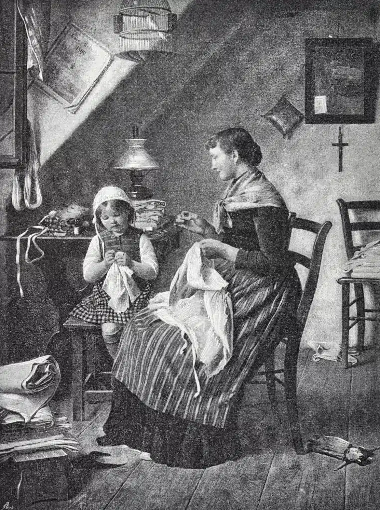 Mère et fille cousant ensemble