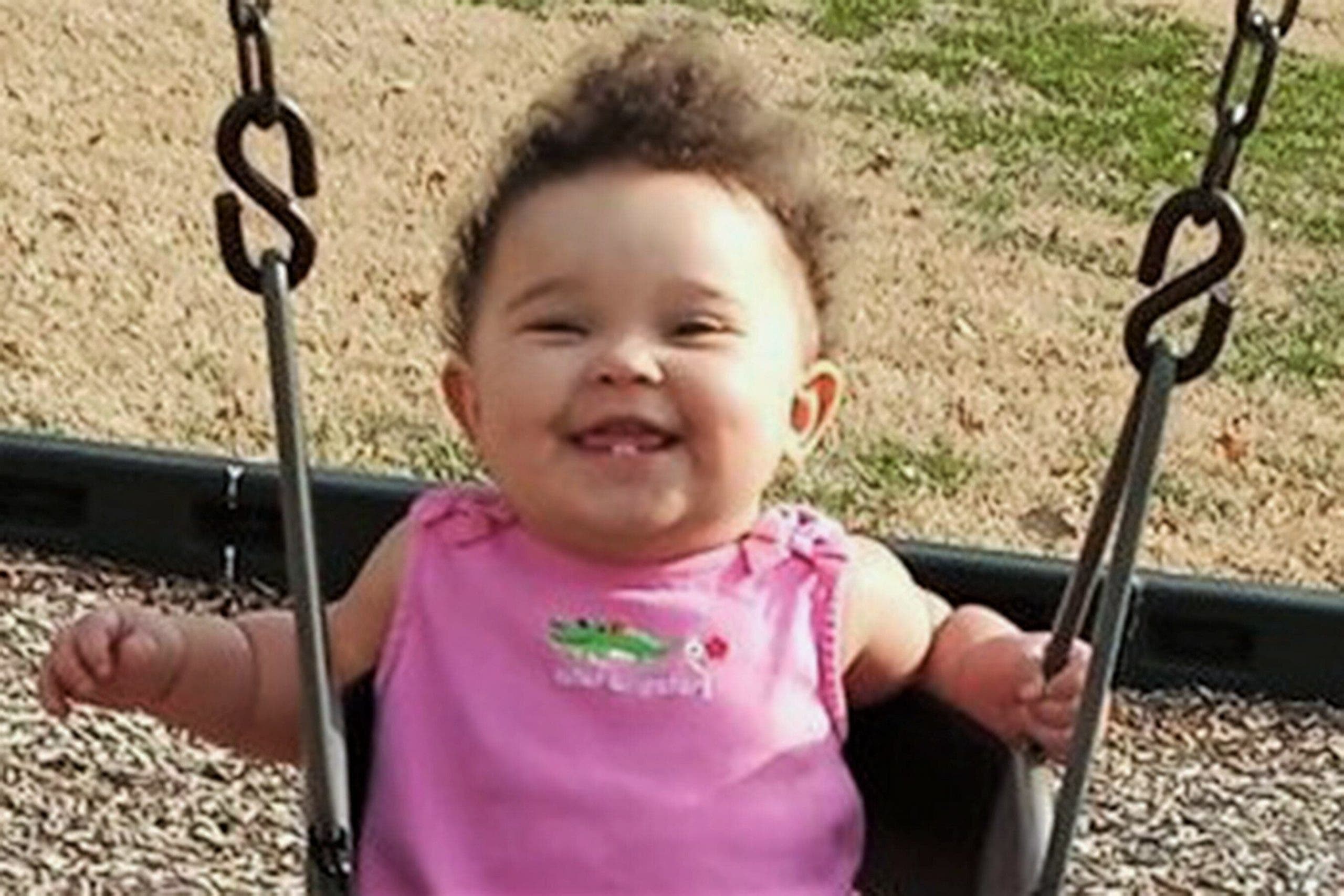 Un bébé meurt après avoir été laissé dans une voiture