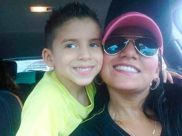 une maman saute d’un pont avec son fils