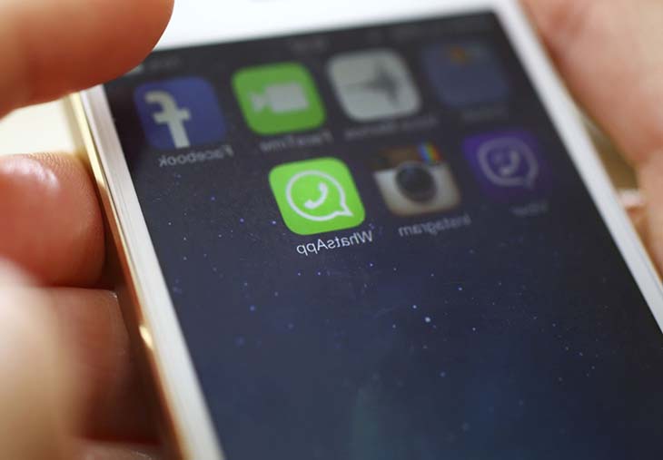 Ecran de téléphone avec l’application whatsapp - source : spm