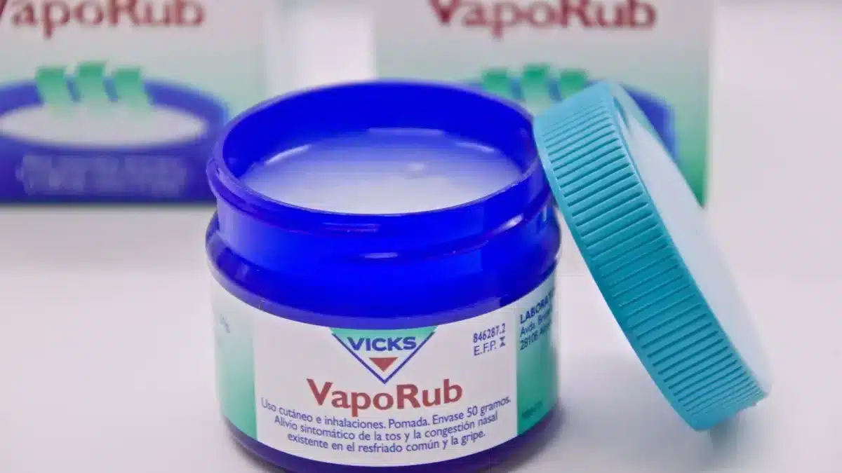Tube de Vaporub ouvert