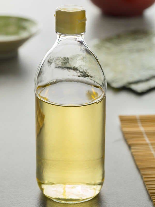 Le vinaigre seul est un tueur des mauvaises herbes. source : bobvila
